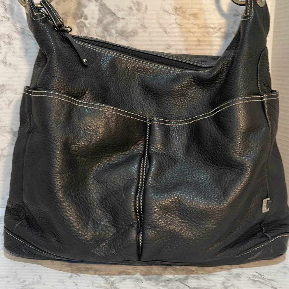 OiOI Australia Pompeian Leather Diaper Bag black with stroller straps